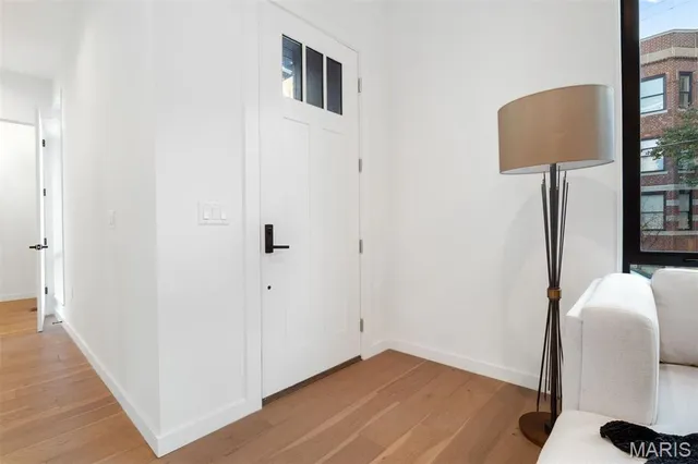 $995,000 | 215 North Sarah Street, Unit 8, St. Louis, MO 63108