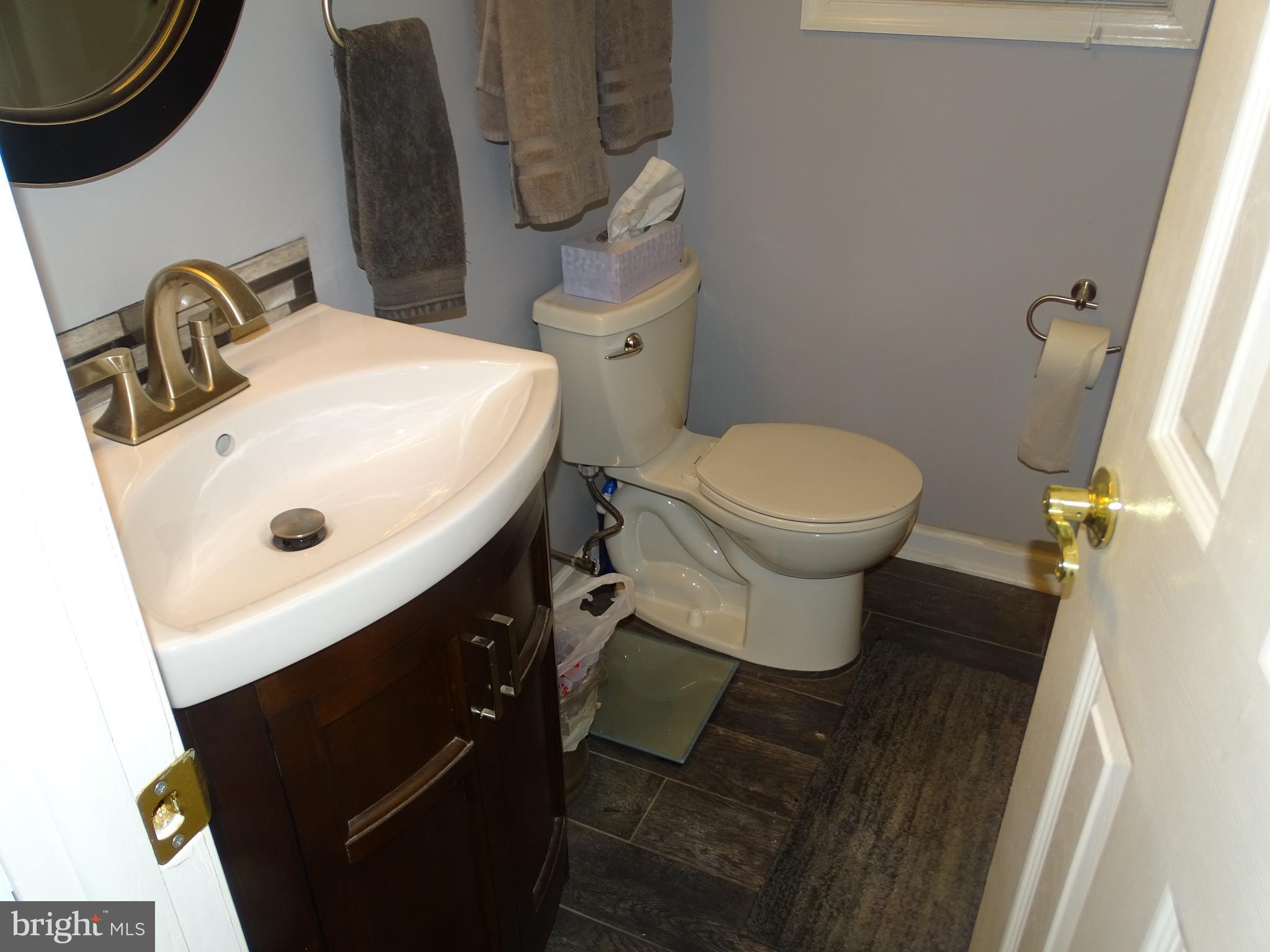 699 Cedarbrook Road Southampton, PA 18966 - Photo 23 of 30 Upstairs Hall Bathroom with Ceramic Tile Floors