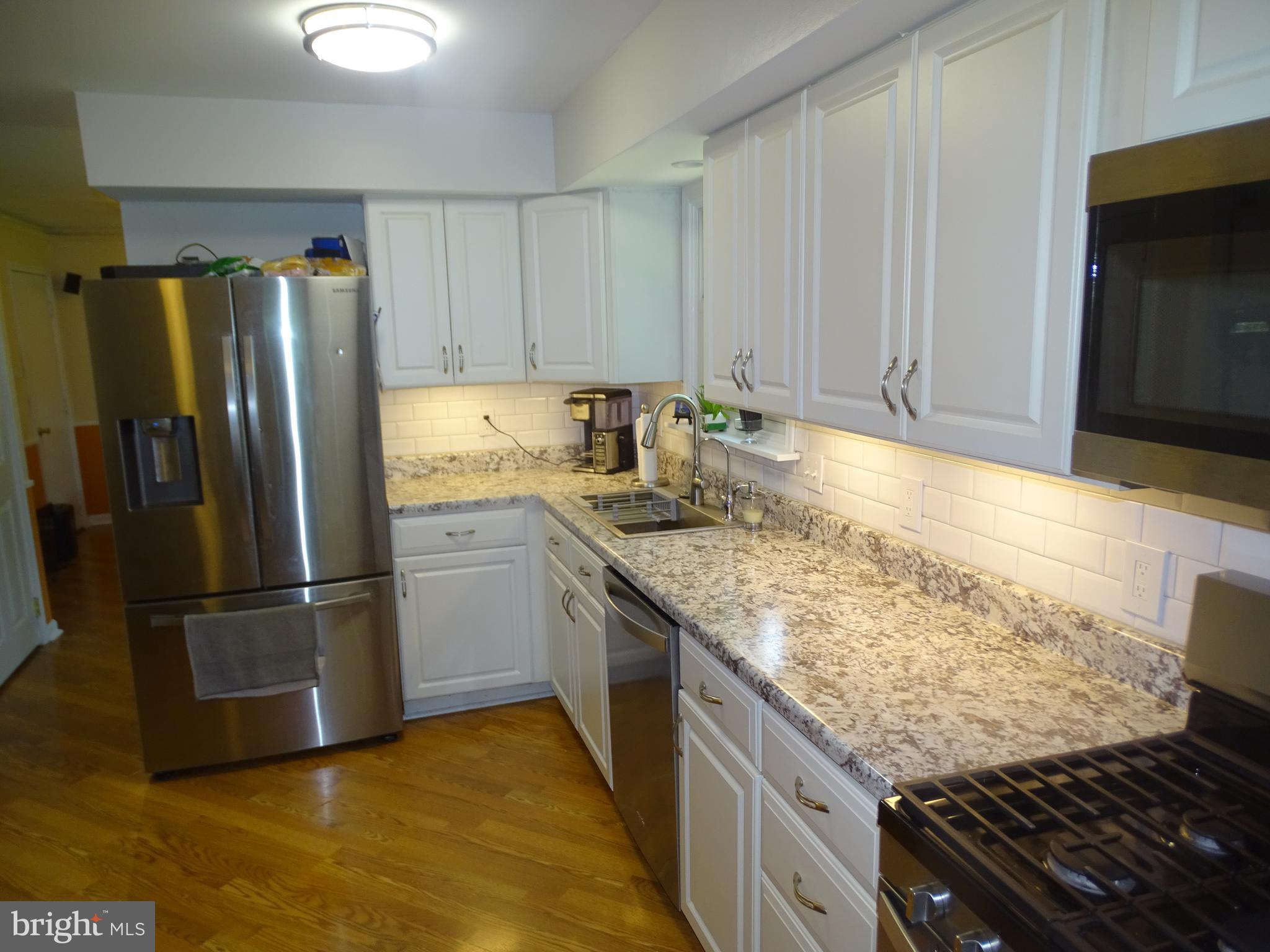 699 Cedarbrook Road Southampton, PA 18966 - Photo 8 of 30 Kitchen with Stainless Steel Appliances