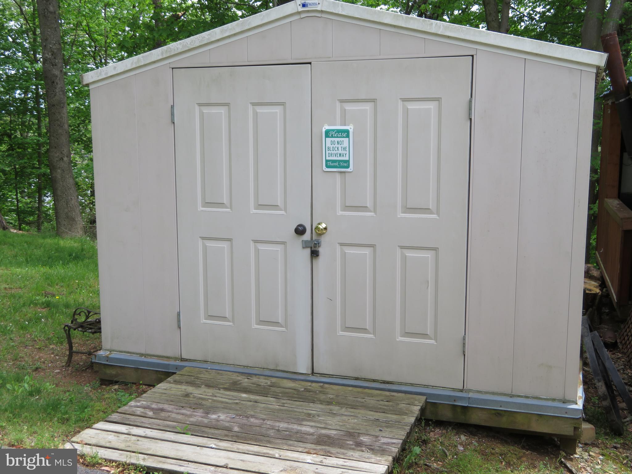 139-118 Boo Boo Boulevard Falling Waters, WV 25419 - Photo 6 of 19 Shed