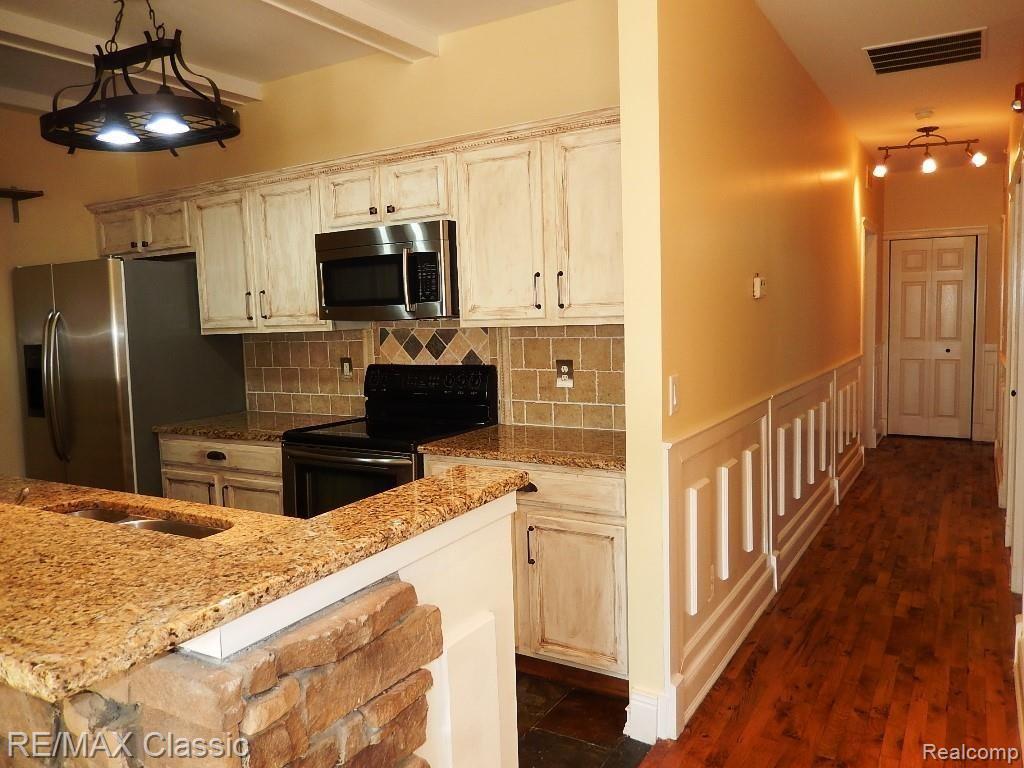 540 Riviera Court, Unit 244 Walled Lake, MI 48390 - Photo 3 of 39