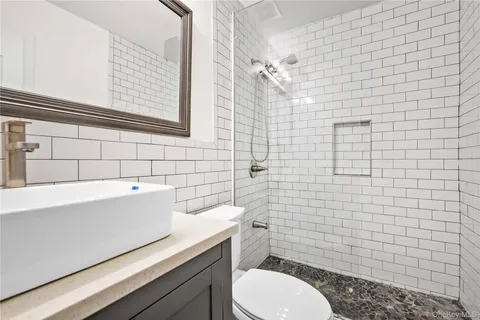 $893,000 | 12009 Riviera Court, Unit 10B | College Point