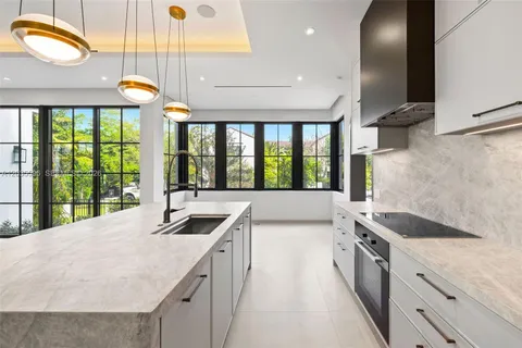 $6,995,000 | 5262 La Gorce Drive, Miami Beach, FL 33140