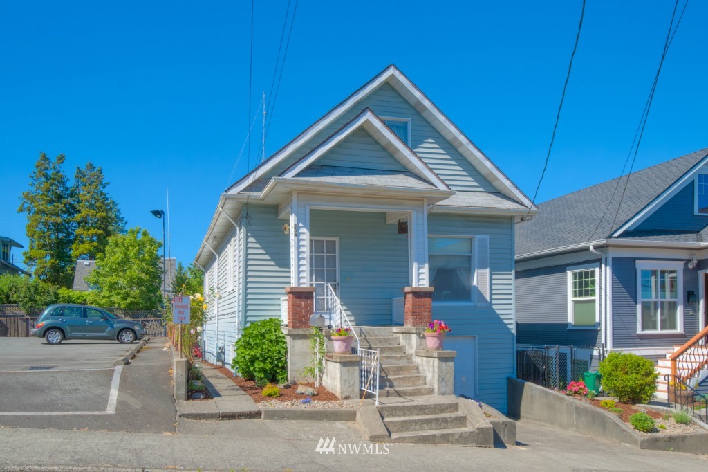 334 North 70th Street Seattle, WA 98103 - Photo 1 of 25 Gallery Image 1