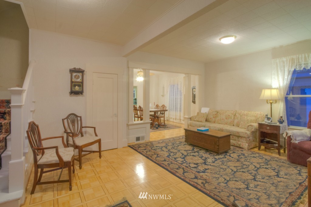 334 North 70th Street Seattle, WA 98103 - Photo 3 of 25 Gallery Image 3