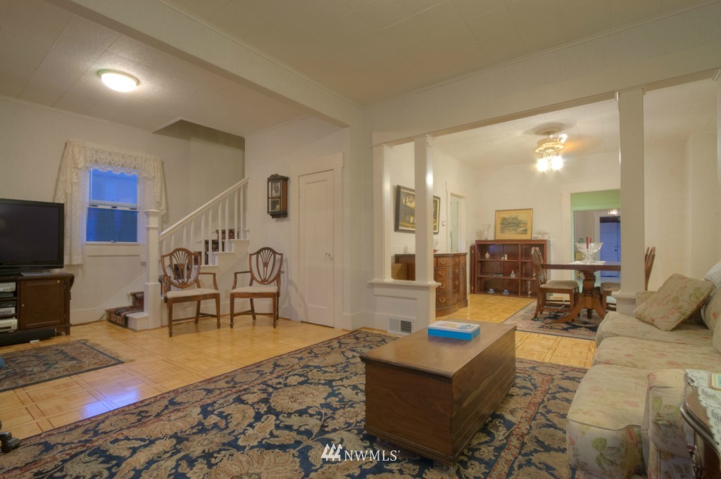 334 North 70th Street Seattle, WA 98103 - Photo 4 of 25 Gallery Image 4