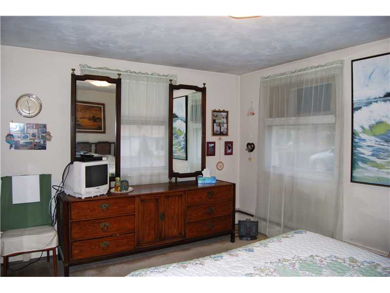 25 Larchmont Road Warwick, RI 02886 - Photo 11 of 14 Master Bedroom.
