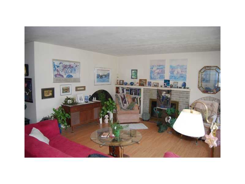 25 Larchmont Road Warwick, RI 02886 - Photo 3 of 14 Living Room.