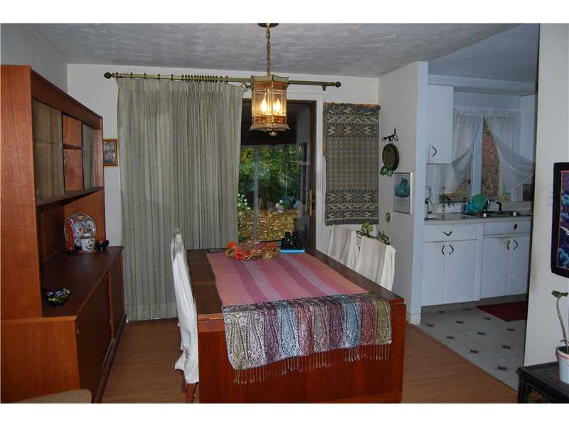 25 Larchmont Road Warwick, RI 02886 - Photo 4 of 14 Dining Room.