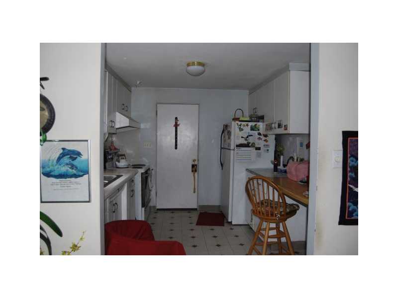 25 Larchmont Road Warwick, RI 02886 - Photo 8 of 14 Kitchen.