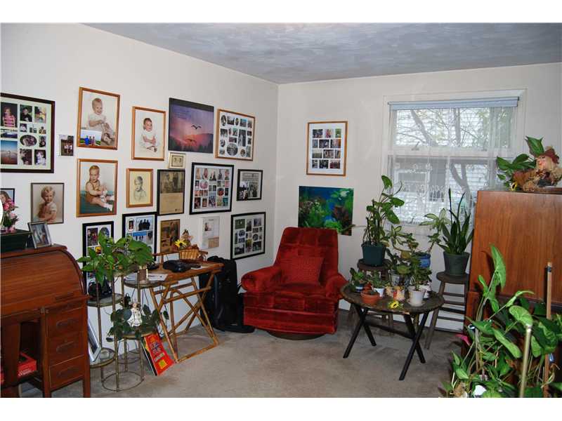 25 Larchmont Road Warwick, RI 02886 - Photo 9 of 14 Den/Family/Great Room.