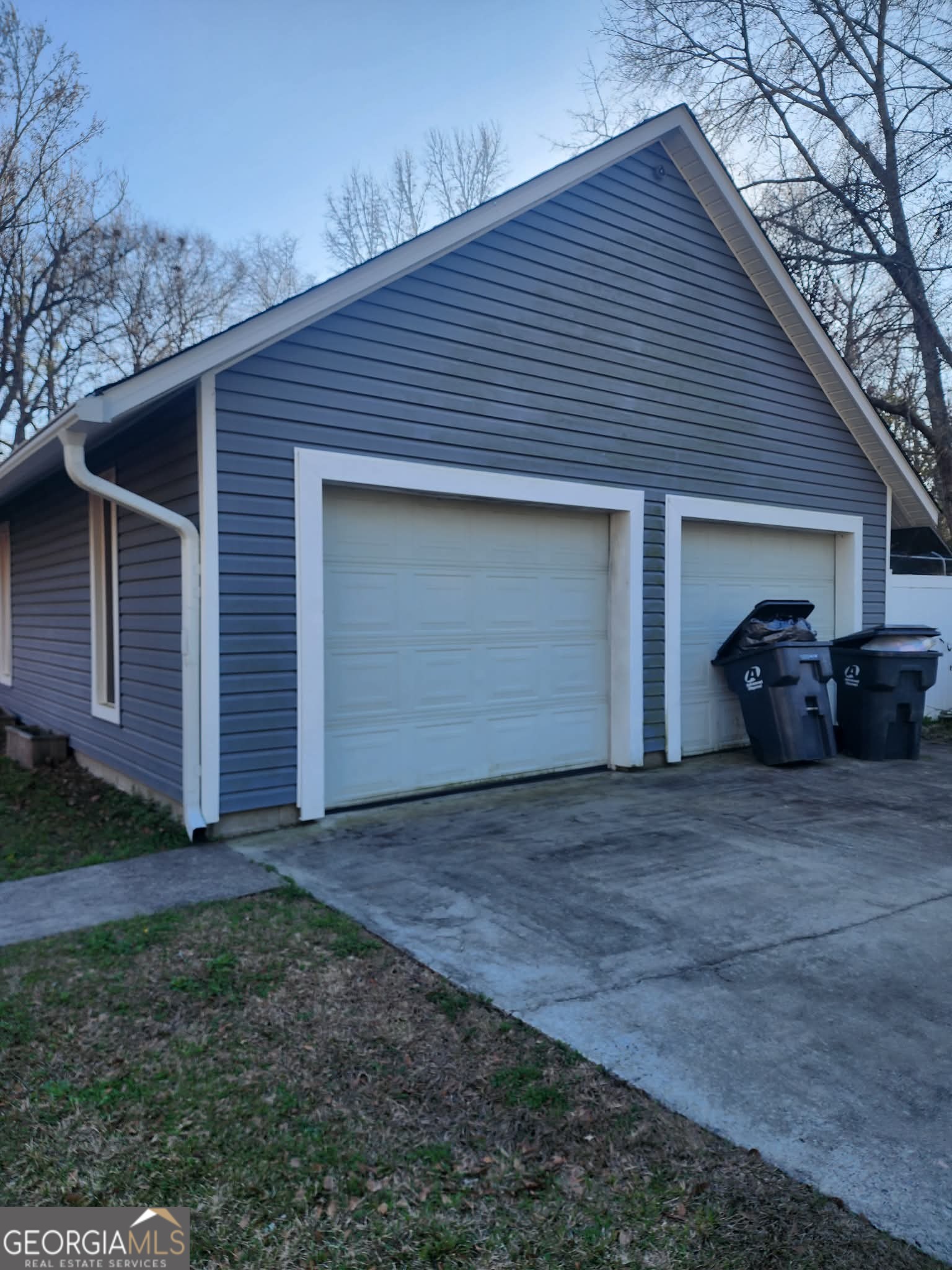 167 1st Avenue Cochran, GA 31014 - Photo 19 of 19 a front view of house with yard