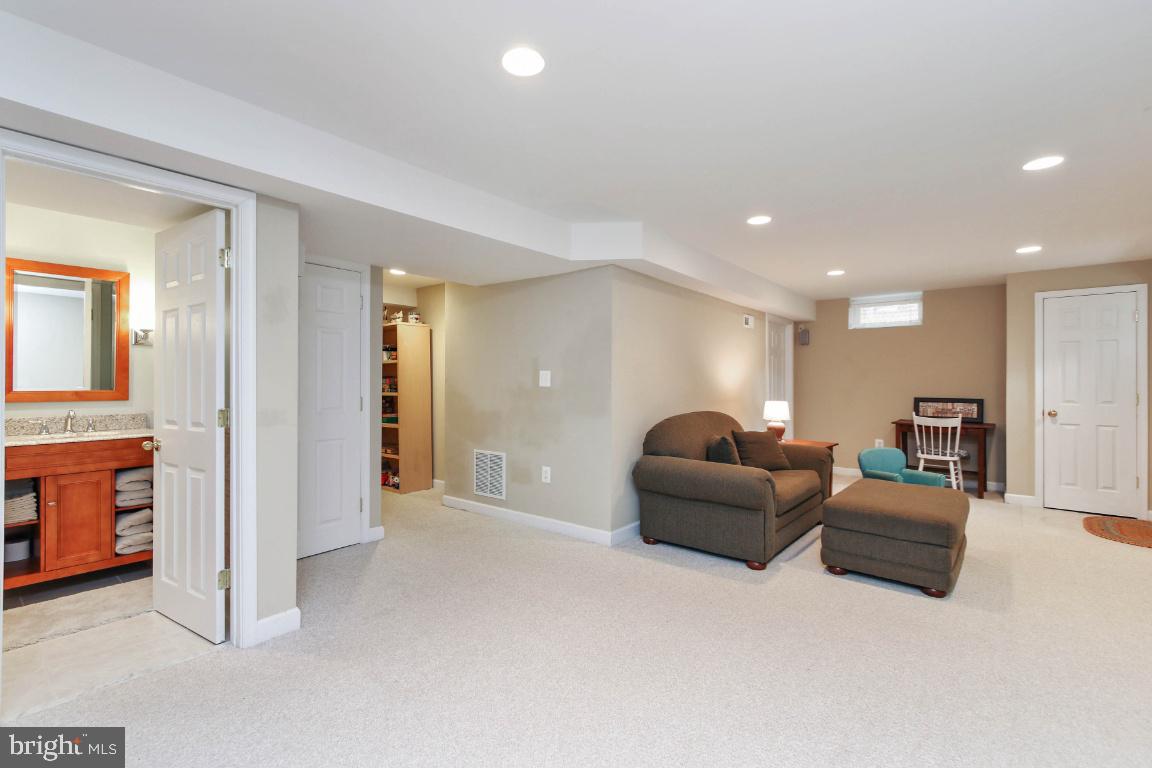 14320 Lewisdale Road Clarksburg, MD 20871 - Photo 24 of 50 Gallery Image 24