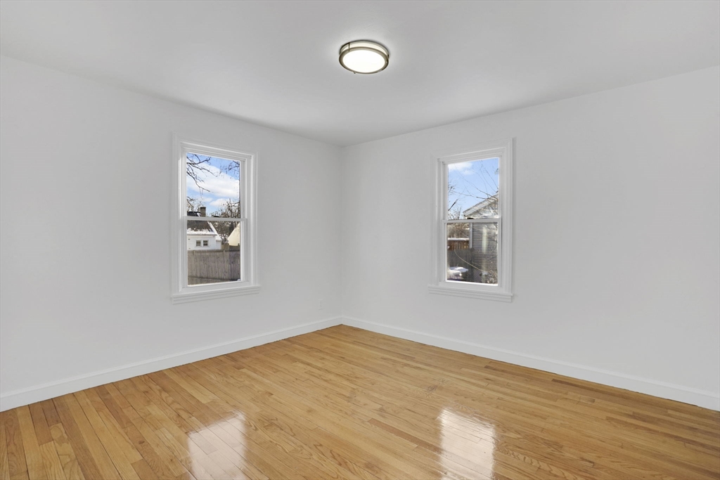 47 Victoria Street Springfield, MA 01104 - Photo 14 of 25