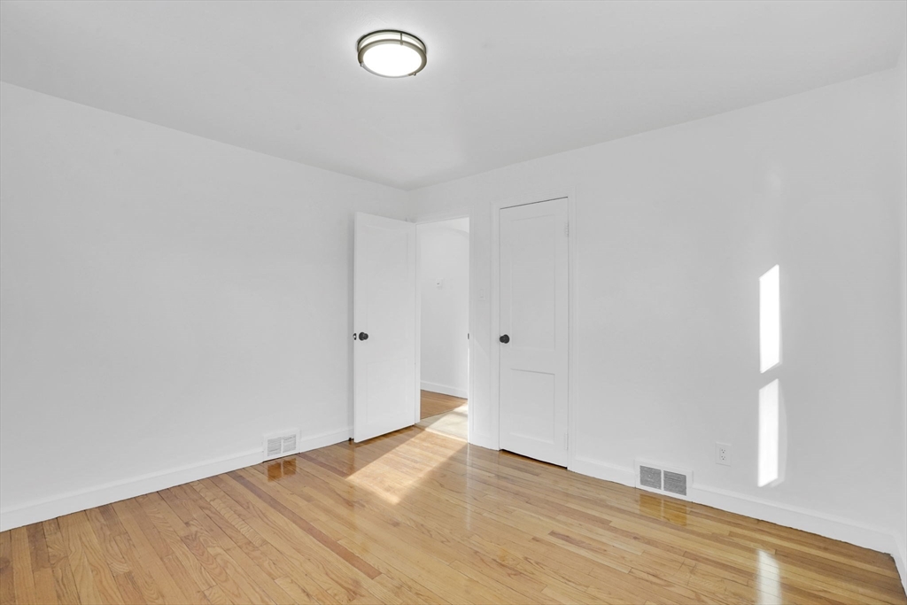 47 Victoria Street Springfield, MA 01104 - Photo 15 of 25