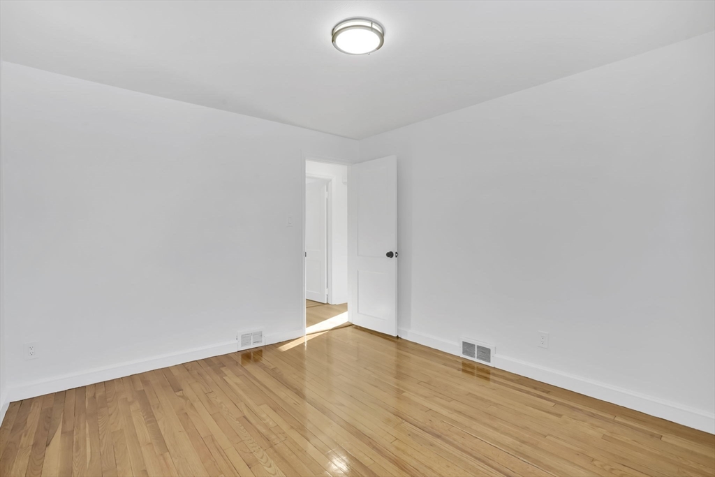 47 Victoria Street Springfield, MA 01104 - Photo 19 of 25