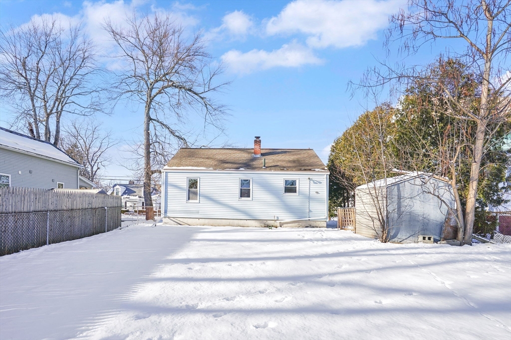 47 Victoria Street Springfield, MA 01104 - Photo 2 of 25