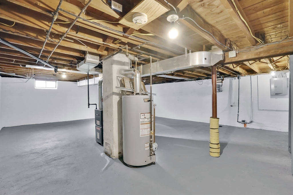 47 Victoria Street Springfield, MA 01104 - Photo 23 of 25