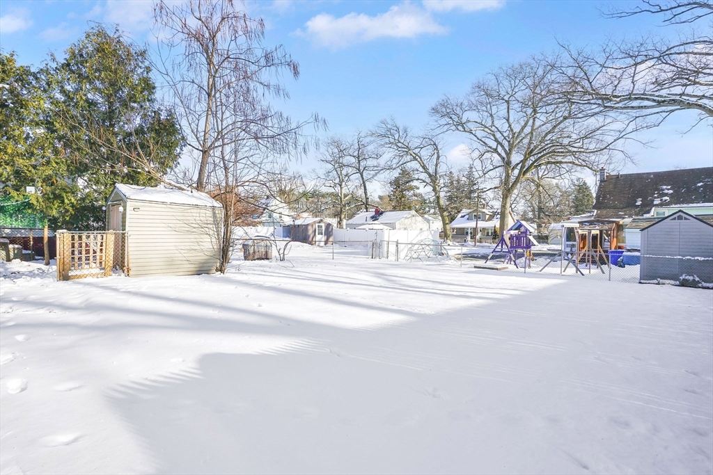 47 Victoria Street Springfield, MA 01104 - Photo 24 of 25