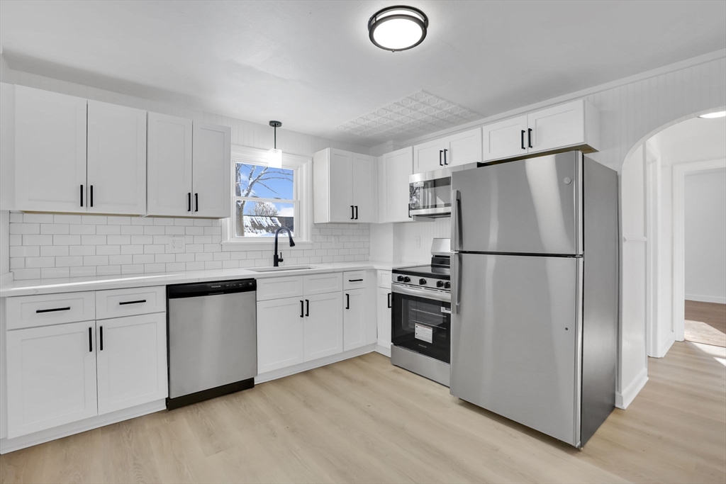 47 Victoria Street Springfield, MA 01104 - Photo 4 of 25