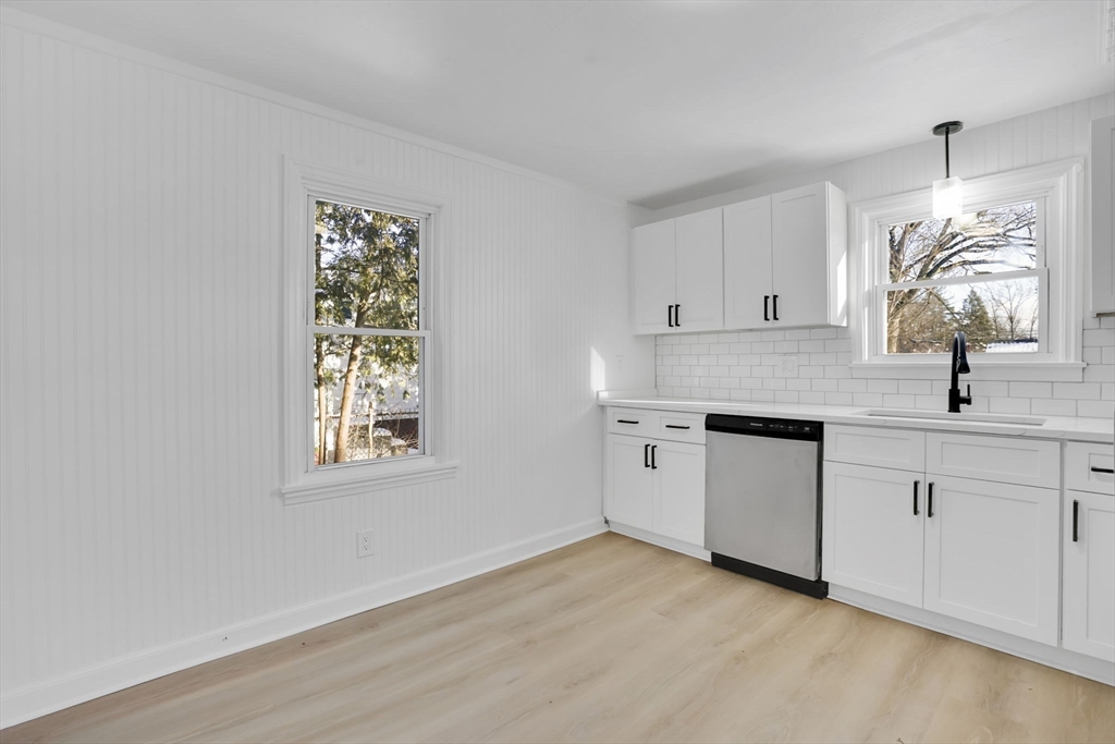 47 Victoria Street Springfield, MA 01104 - Photo 5 of 25