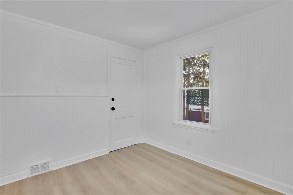 47 Victoria Street Springfield, MA 01104 - Photo 6 of 25