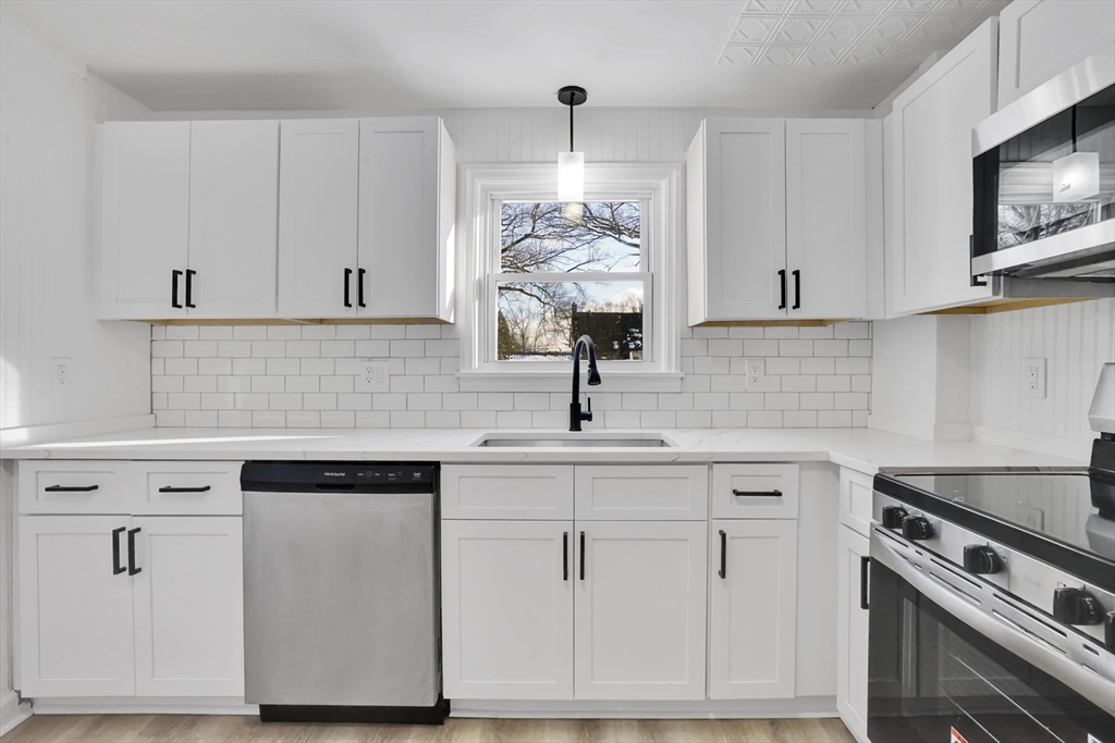 47 Victoria Street Springfield, MA 01104 - Photo 9 of 25