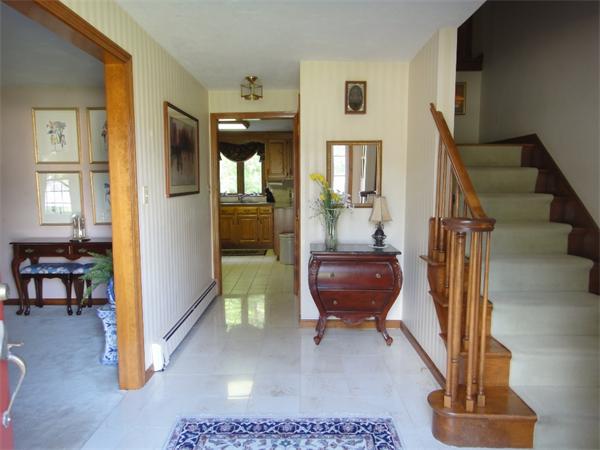 7 Barnard Road Marlborough, MA 01752 - Photo 3 of 27 Gallery Image 3