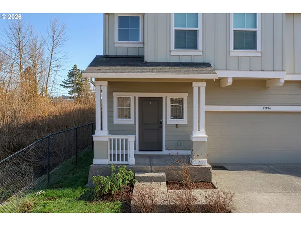a view of a house with backyard and garden