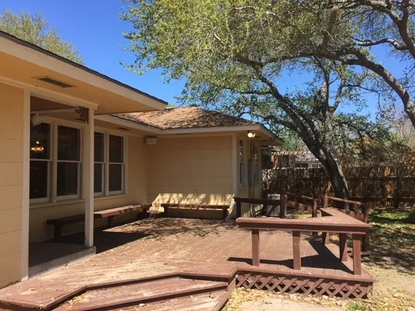 $1,695 | 925 Wilshire Place, Corpus Christi, TX 78411