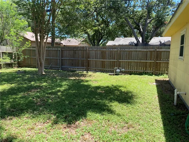 $1,695 | 925 Wilshire Place, Corpus Christi, TX 78411