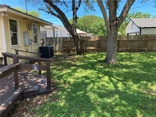 $1,695 | 925 Wilshire Place, Corpus Christi, TX 78411