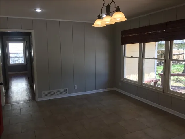 $1,695 | 925 Wilshire Place, Corpus Christi, TX 78411