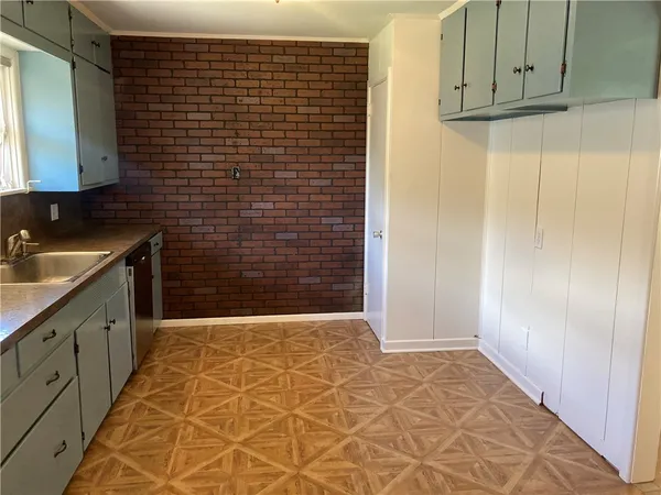 $1,695 | 925 Wilshire Place, Corpus Christi, TX 78411
