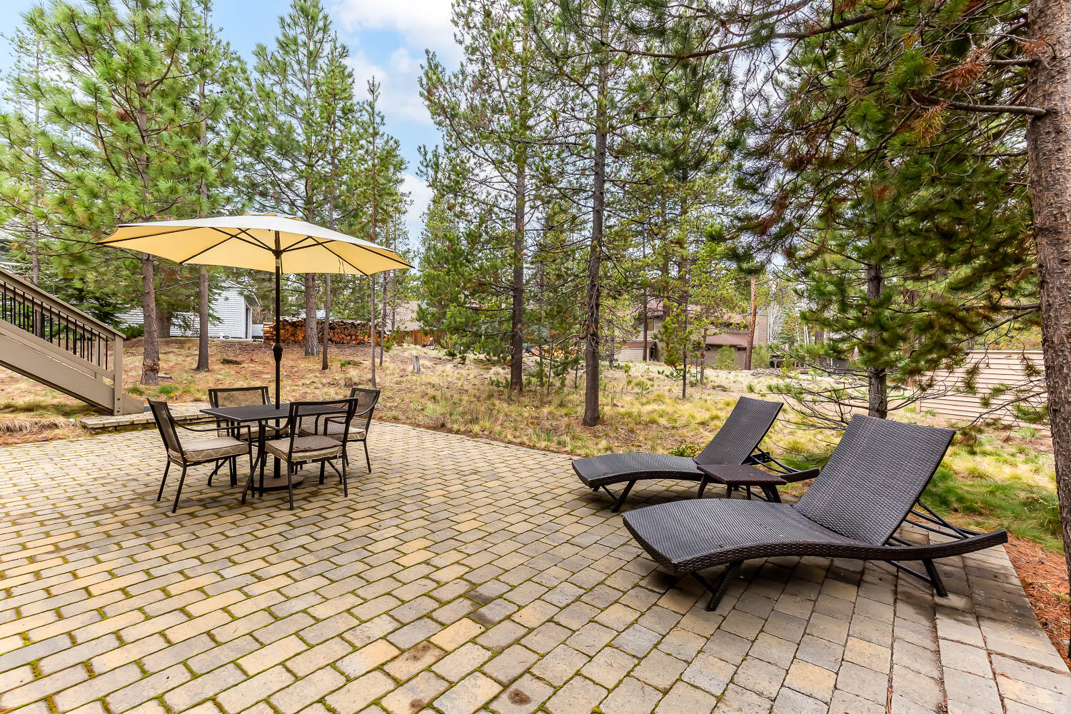 57781 Blue Goose Lane, Unit 4 Sunriver, OR 97707 - Photo 24 of 36 Pave patio