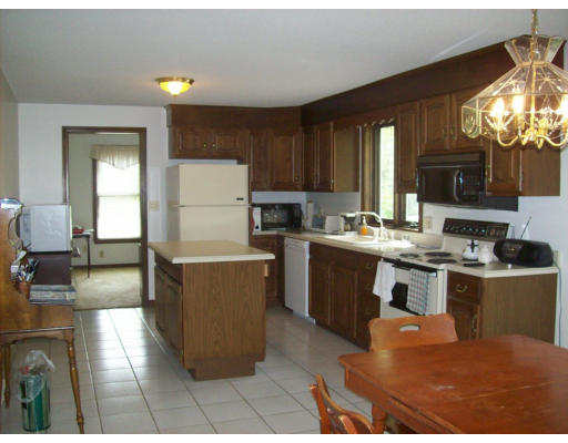 163 Bridle Path Road Chicopee, MA 01013 - Photo 4 of 10 Gallery Image 4