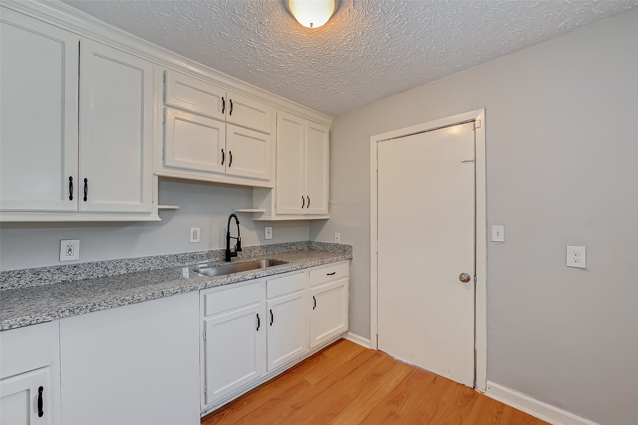 7946 Jutland Road Houston, TX 77033 - Photo 9 of 11