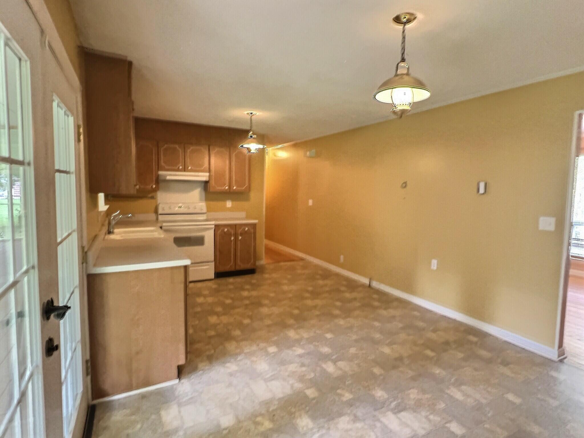 15 Reece Street Rossville, GA 30741 - Photo 6 of 18 Kitchen