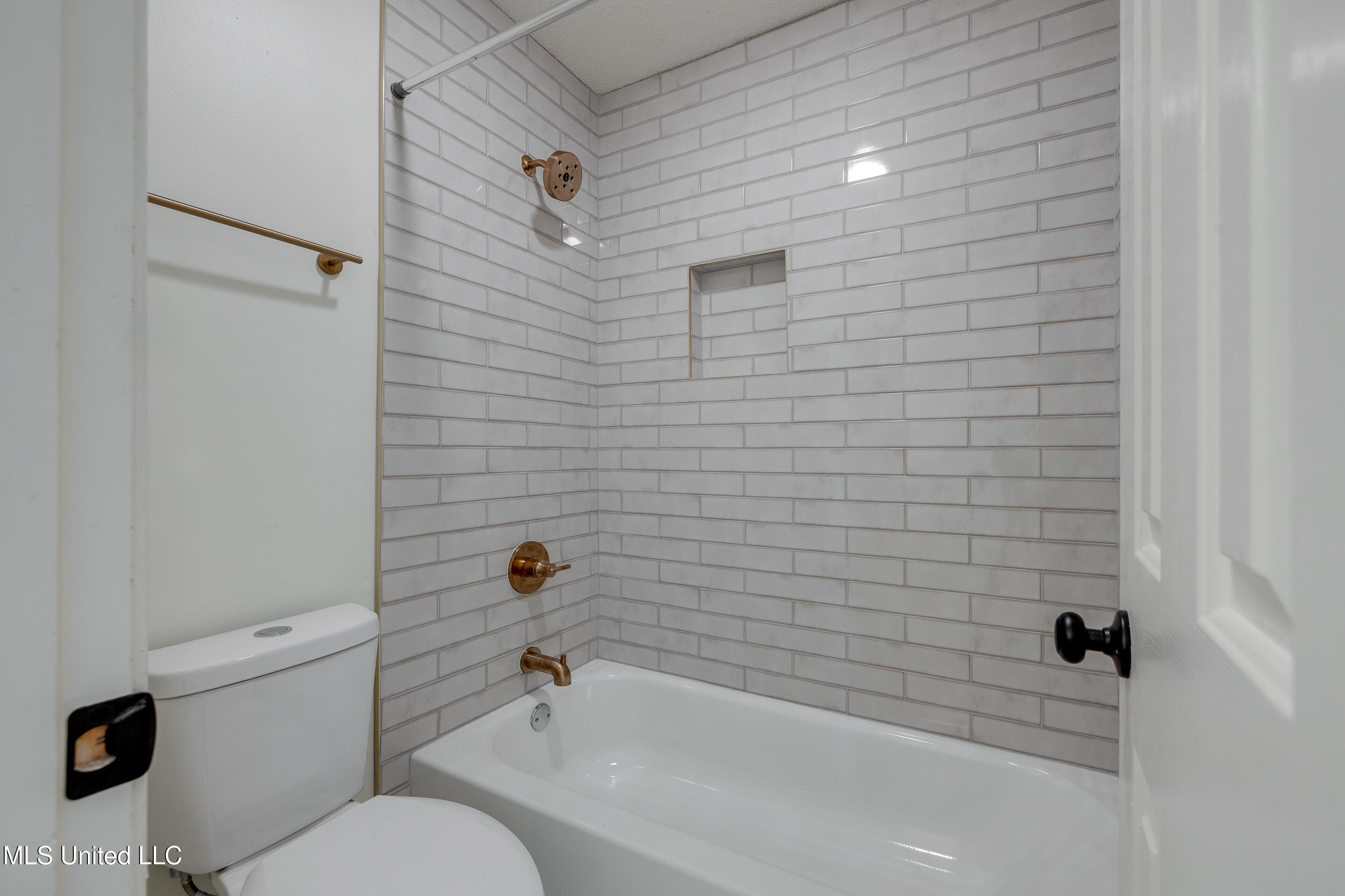 6893 Amanda Drive North Olive Branch, MS 38654 - Photo 12 of 17 6893 Amanda Dr-24