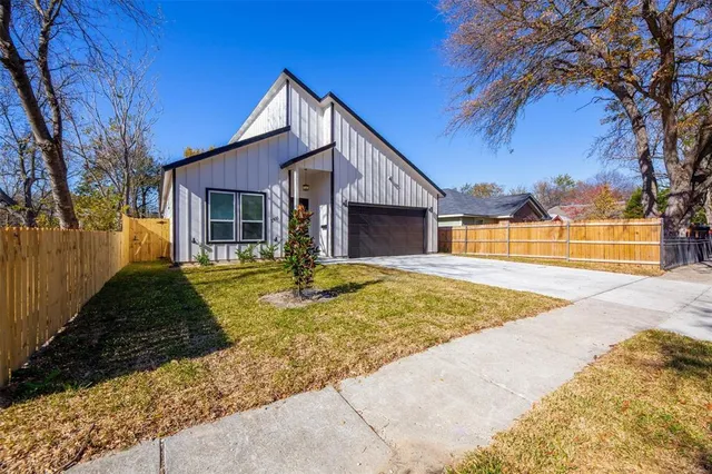 a view of a house with entertaining space