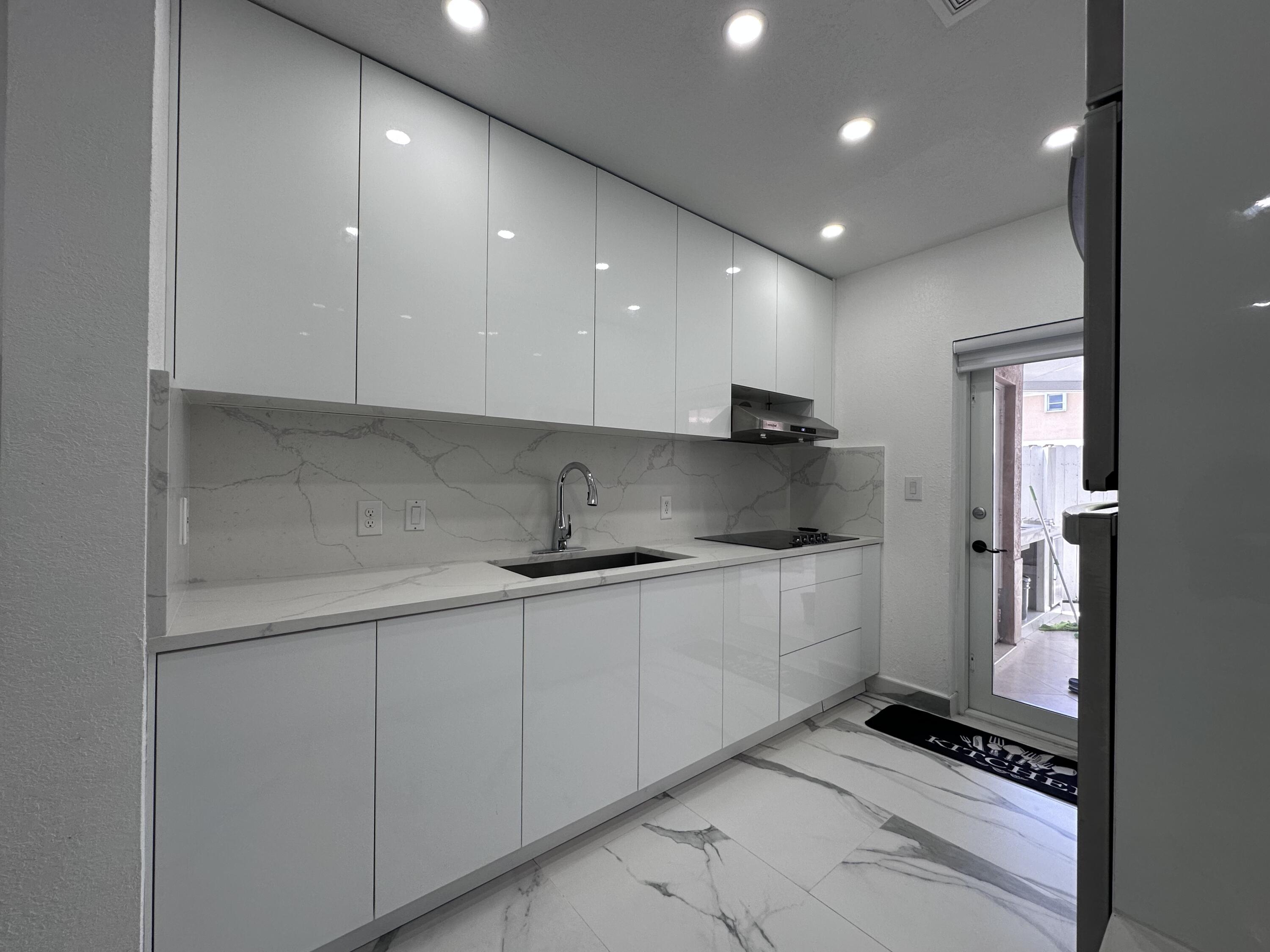300 East 4th Street, Unit 103 Hialeah, FL 33010 - Photo 5 of 27 kitchen