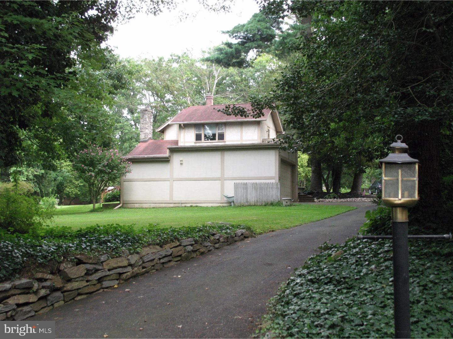 1251 Gilbert Road Jenkintown, PA 19046 - Photo 3 of 25 Driveway