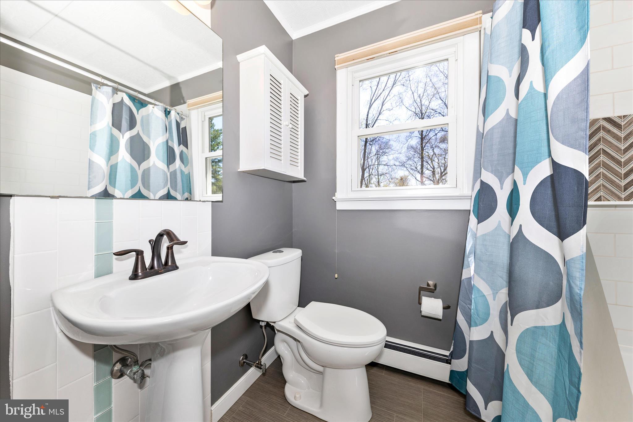 210 Oak Street Mount Airy, MD 21771 - Photo 30 of 59 2nd Pedestal Sink & Tub/Shower