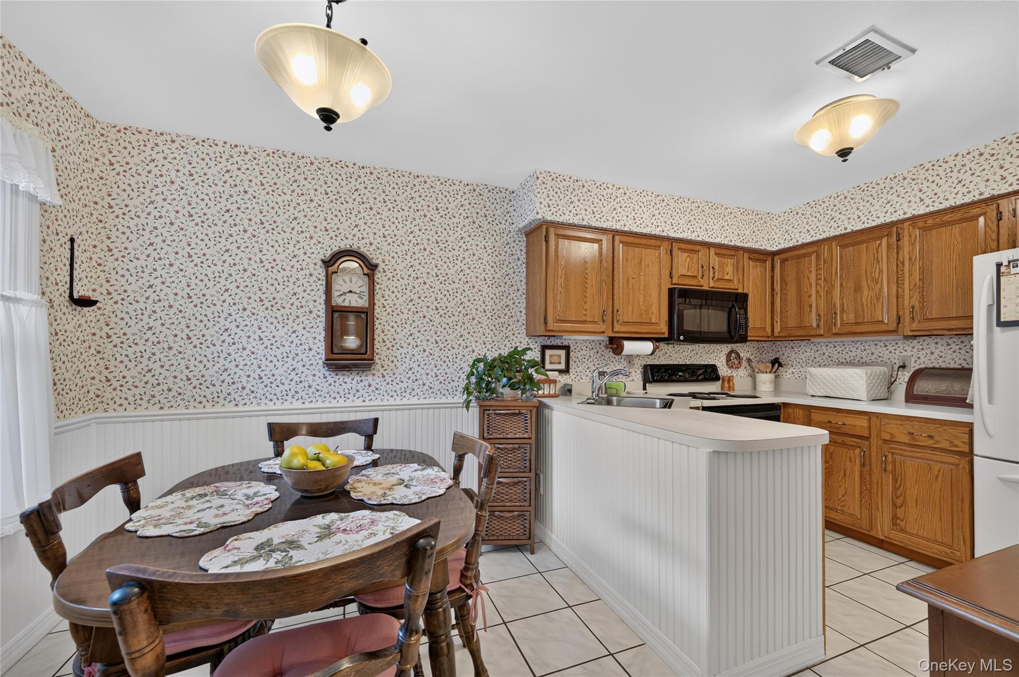 106 Spring Road Huntington, NY 11743 - Photo 5 of 23 Gallery Image 5