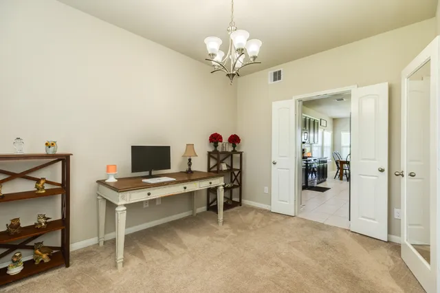 $339,900 | 453 Twin Lakes Boulevard West, West Columbia, TX 77486