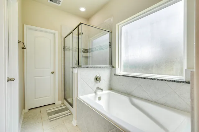 $339,900 | 453 Twin Lakes Boulevard West, West Columbia, TX 77486