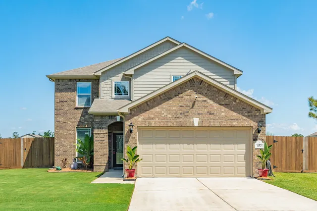 $339,900 | 453 Twin Lakes Boulevard West, West Columbia, TX 77486