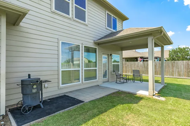 $339,900 | 453 Twin Lakes Boulevard West, West Columbia, TX 77486