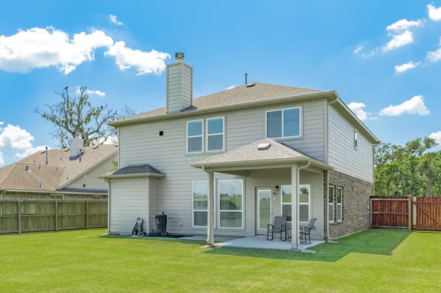 $339,900 | 453 Twin Lakes Boulevard West, West Columbia, TX 77486