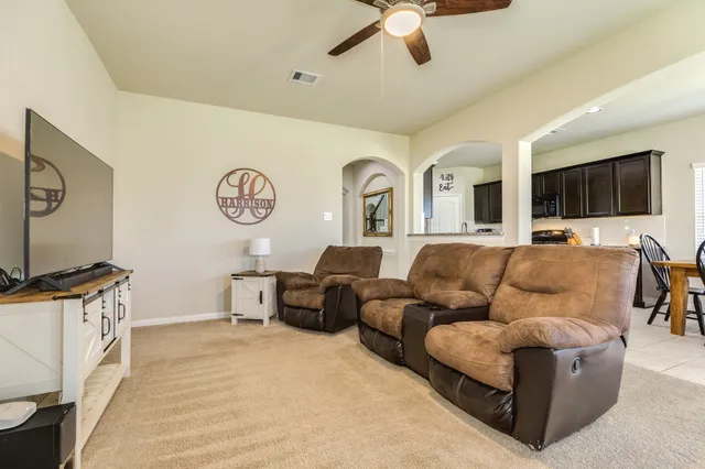 $339,900 | 453 Twin Lakes Boulevard West, West Columbia, TX 77486